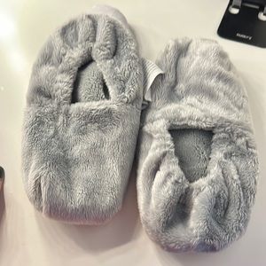 Heating pad slippers with microwavable insert